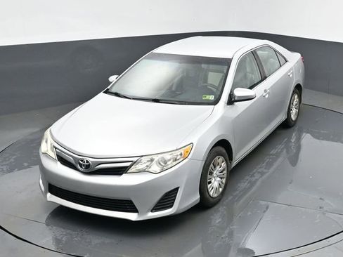 Used 2012 Toyota Camry LE image 18