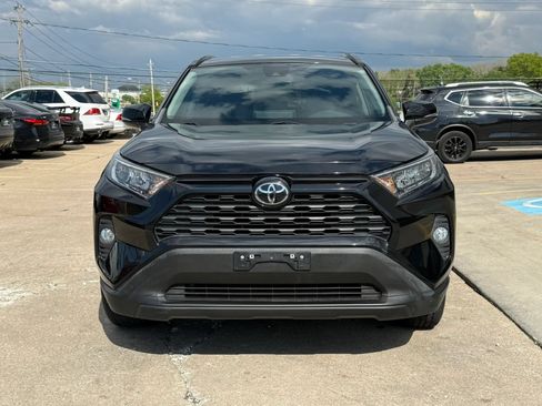Used 2021 Toyota RAV4 XLE AWD/4WD image 3