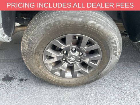 Used 2020 Toyota Tacoma SR5 AWD/4WD image 17