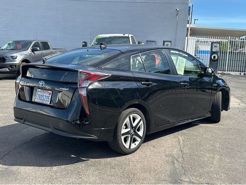 Used 2016 Toyota Prius Three Touring image 11