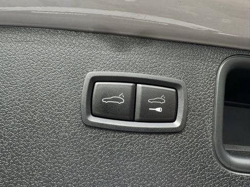 Used 2024 Porsche Macan image 10