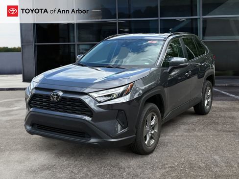 Used 2025 Toyota RAV4 XLE AWD/4WD image 2