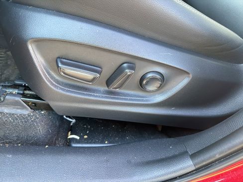 Used 2023 Toyota Corolla Cross XLE w/ Convenience Package image 13