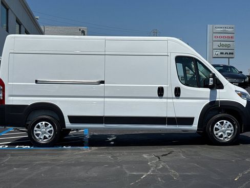 New 2025 RAM ProMaster 2500 w/ Quick Order Package 22G SLT image 3