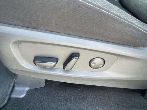 Used 2025 Nissan Pathfinder SV AWD/4WD image 15