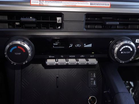 Certified 2025 Toyota Tacoma SR5 AWD/4WD image 16