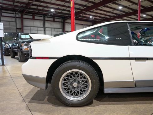 Used 1987 Pontiac Fiero GT RWD image 9