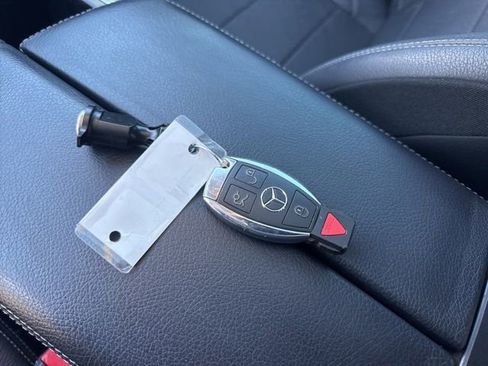 Used 2015 Mercedes-Benz GL 550 4MATIC image 36