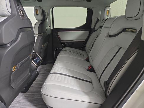 Used 2022 Rivian R1T Adventure image 21