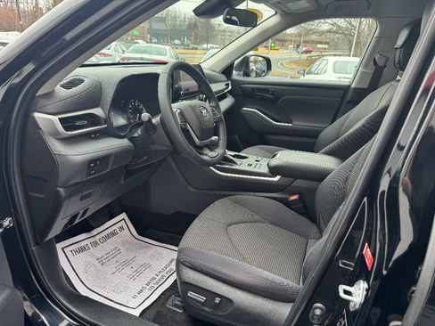 Used 2023 Toyota Highlander LE image 8