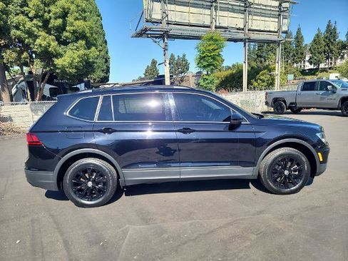 Used 2020 Volkswagen Tiguan S image 9
