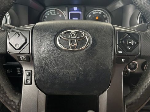 Used 2017 Toyota Tacoma TRD Off-Road w/ Premium & Technology Package AWD/4WD image 59