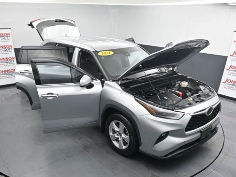 Used 2021 Toyota Highlander LE image 40