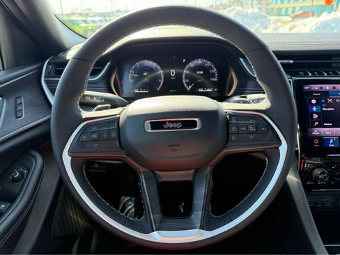 Used 2025 Jeep Grand Cherokee L Limited AWD/4WD image 16