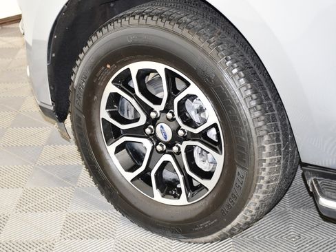 Used 2023 Ford Expedition XLT AWD/4WD image 39