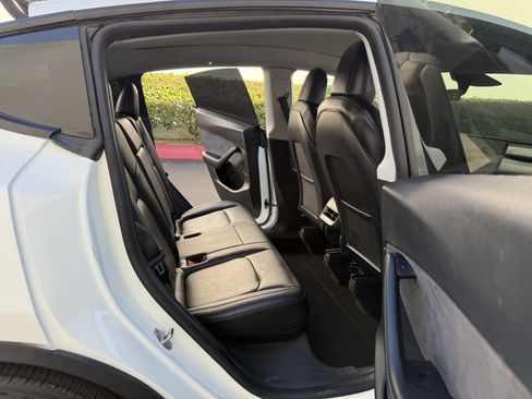 Used 2022 Tesla Model Y Performance AWD/4WD image 14