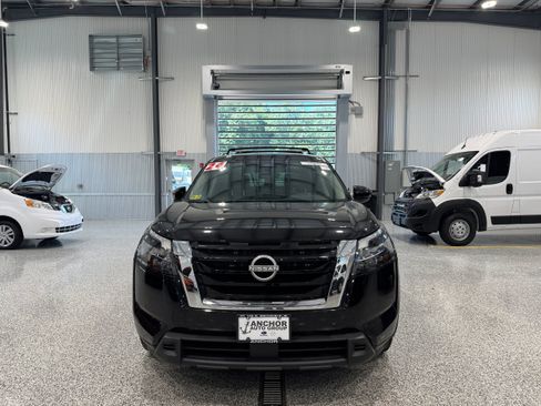 Used 2024 Nissan Pathfinder SV w/ SV Premium Package AWD/4WD image 2