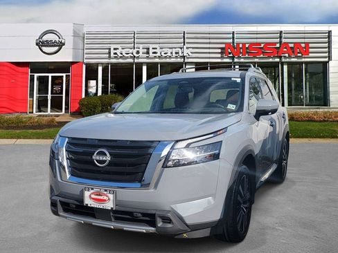 Used 2024 Nissan Pathfinder Platinum AWD/4WD image 4