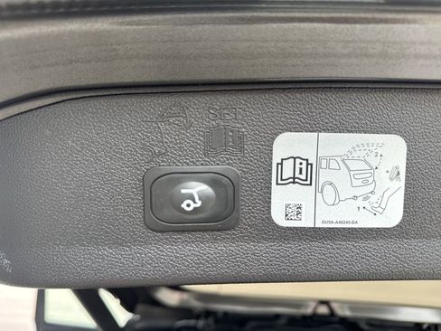Certified 2018 Ford Escape Titanium AWD/4WD image 38