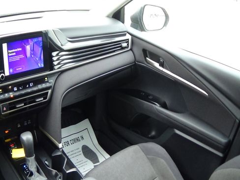 Used 2025 Toyota Camry LE image 12