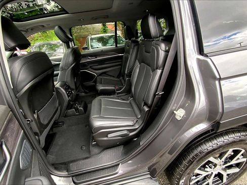 Certified 2023 Jeep Grand Cherokee L Limited w/ Luxury Tech Group II AWD/4WD image 17