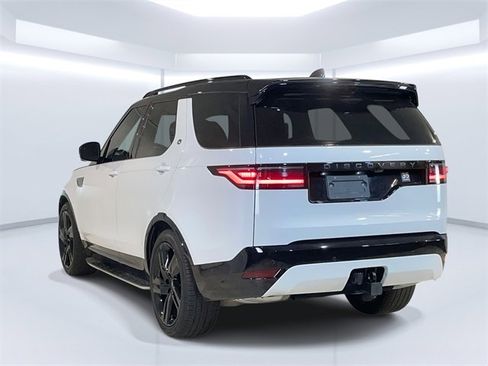 Used 2025 Land Rover Discovery Dynamic SE image 3