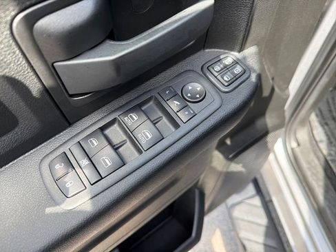 Used 2024 RAM 3500 Tradesman w/ Chrome Appearance Group AWD/4WD image 17