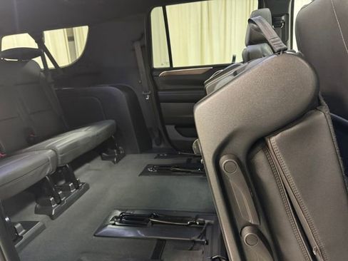 Used 2023 Chevrolet Suburban High Country AWD/4WD image 40