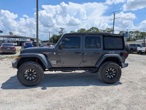 Used 2018 Jeep Wrangler Unlimited Sport S AWD/4WD image 7