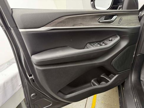 New 2025 Jeep Grand Cherokee L Limited image 27