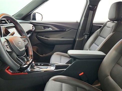 Used 2021 Chevrolet TrailBlazer RS w/ Sun and Liftgate Package image 12