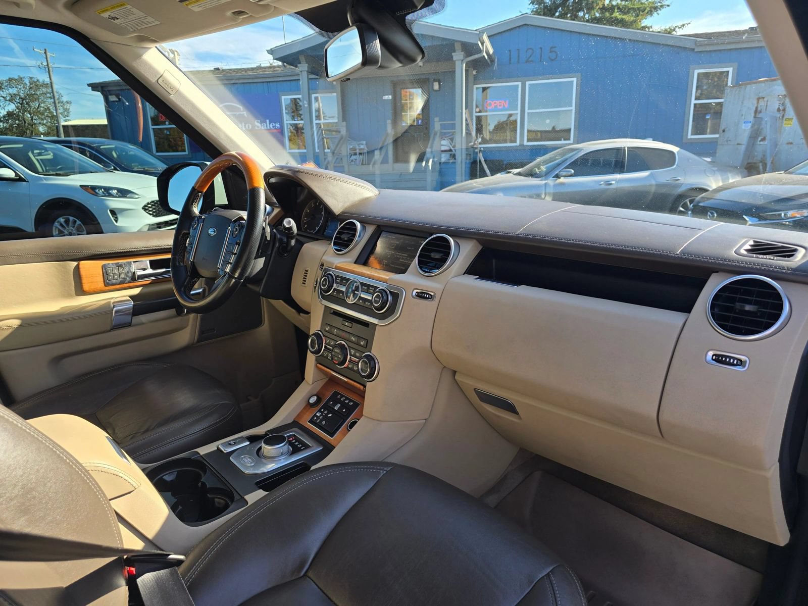 Used 2015 Land Rover LR4 HSE LUX AWD/4WD image 10