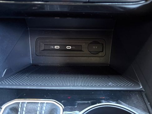 Certified 2023 Volkswagen Atlas Cross Sport SE w/ Panoramic Sunroof Package FWD image 19