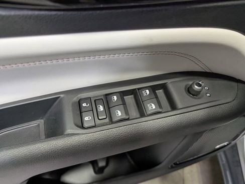 Used 2023 Jeep Compass Limited w/ Sun and Sound Group AWD/4WD image 14