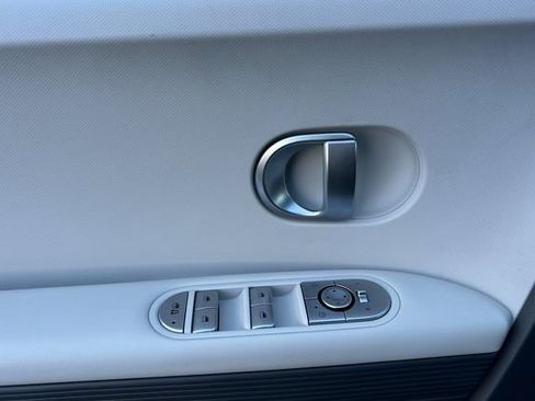 Used 2024 Hyundai Ioniq 5 SE image 11