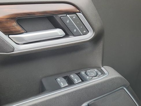 Used 2025 GMC Sierra 1500 SLT image 7