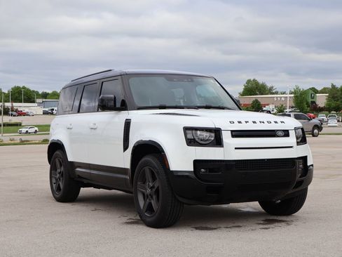 Used 2024 Land Rover Defender 110 X-Dynamic SE AWD/4WD image 3