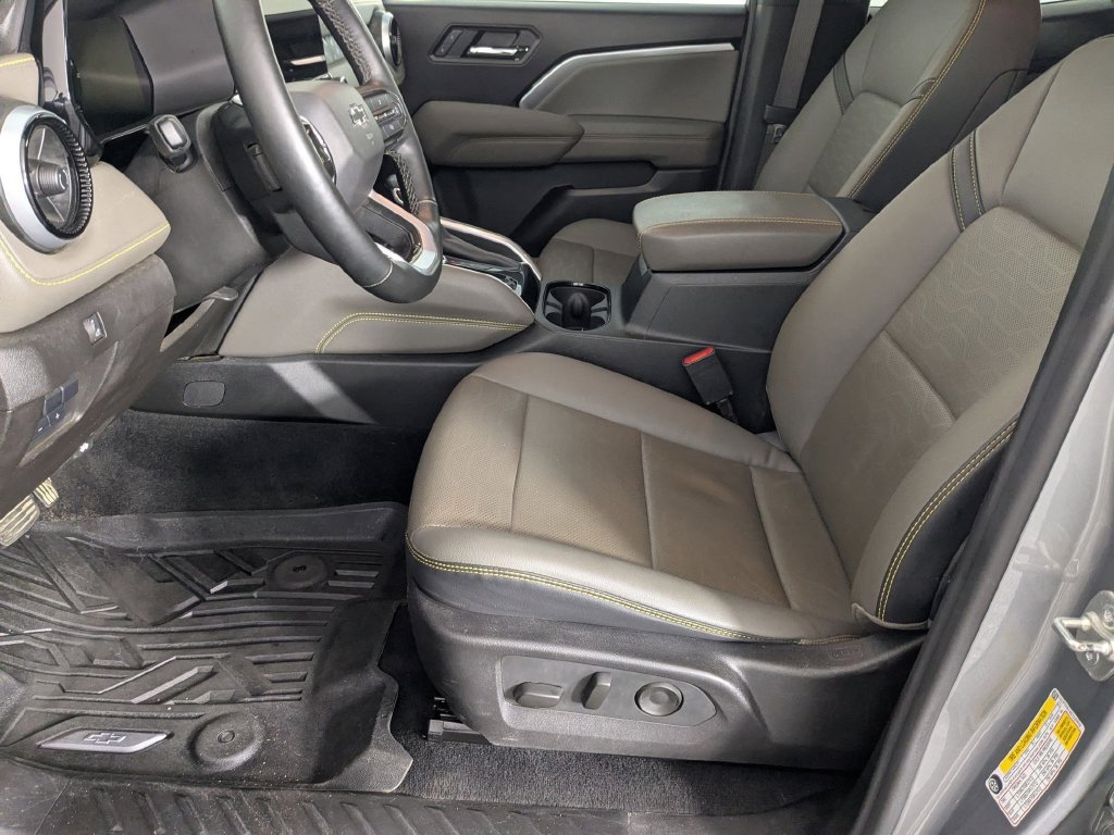 Used 2025 Chevrolet Colorado ZR2 w/ Technology Package AWD/4WD image 12