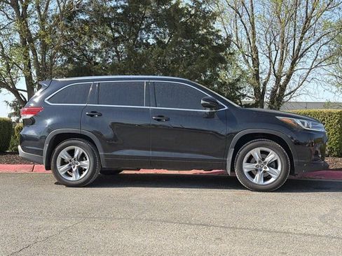 Used 2018 Toyota Highlander Limited image 2