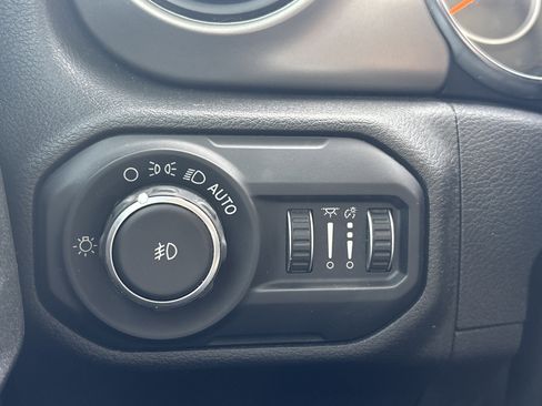 Used 2019 Jeep Wrangler Unlimited Sport S AWD/4WD image 28