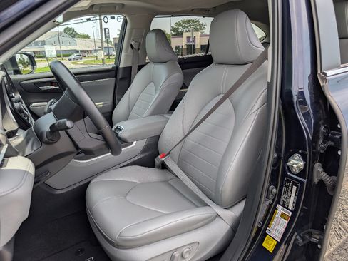 Used 2023 Toyota Highlander XLE AWD/4WD image 14