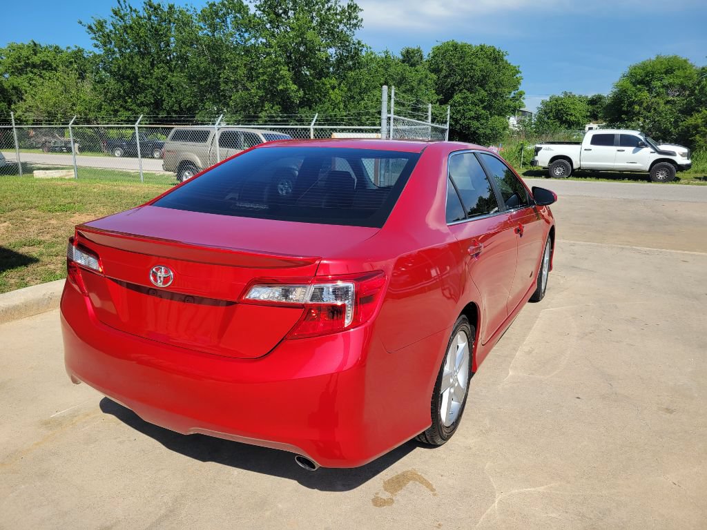 Used 2012 Toyota Camry SE FWD image 3