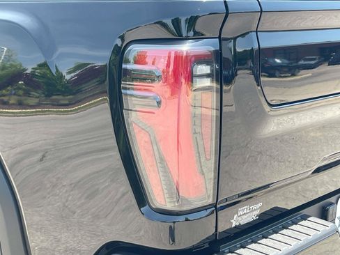 Used 2026 GMC Sierra 2500 AT4X AWD/4WD image 13