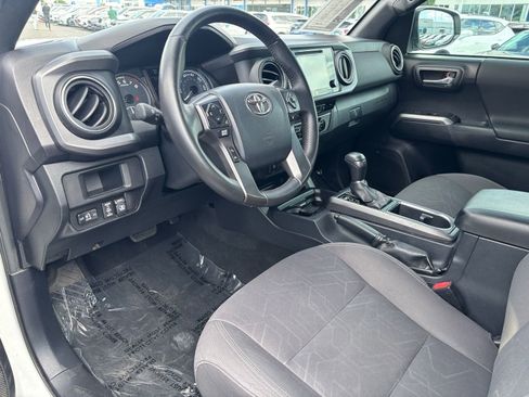 Used 2017 Toyota Tacoma TRD Off-Road image 20
