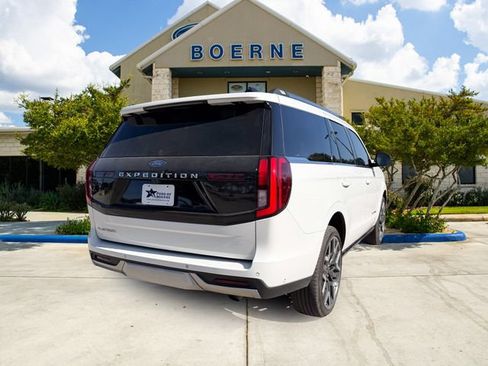 Used 2025 Ford Expedition Platinum w/ Platinum Ultimate Package AWD/4WD image 7