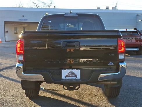 Used 2023 Toyota Tacoma TRD Sport image 5