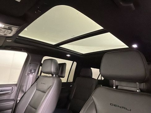 Used 2021 GMC Yukon XL Denali w/ Denali Ultimate Package AWD/4WD image 15