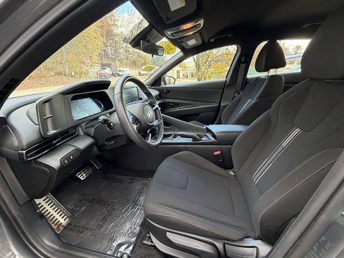 Used 2025 Hyundai Elantra Sport image 6