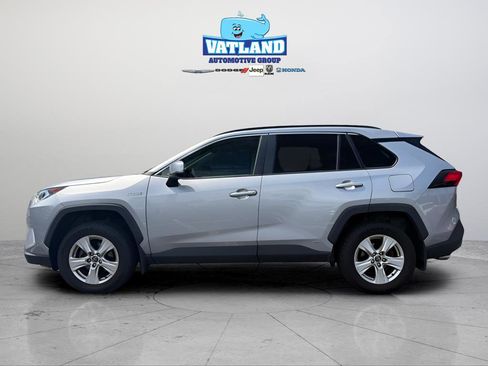 Used 2020 Toyota RAV4 XLE w/ Convenience Package AWD/4WD image 2