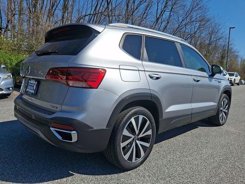 Used 2023 Volkswagen Taos SE w/ Panoramic Sunroof Package image 6